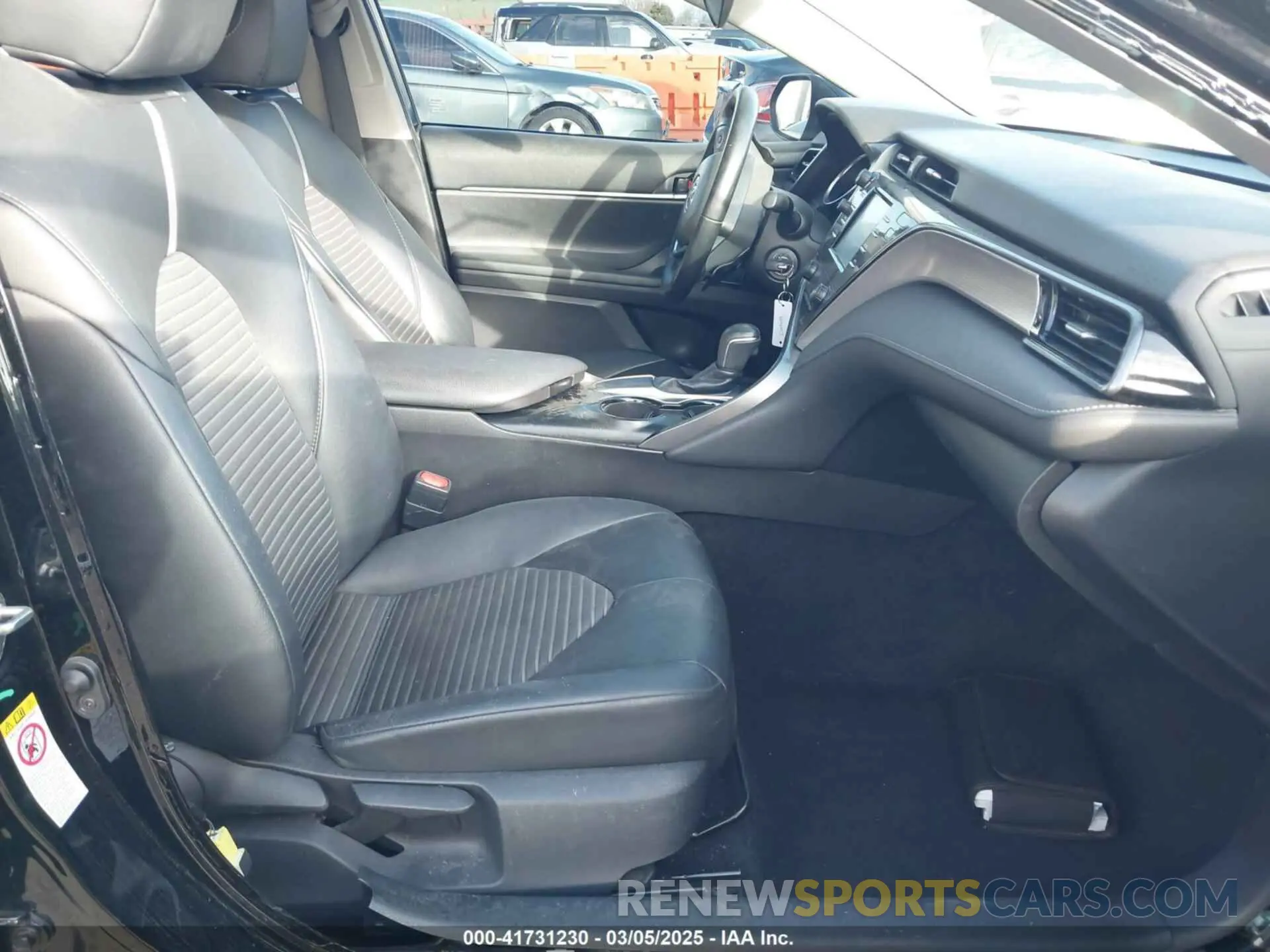 5 fotografías del automóvil dañado 4T1B11HK1KU201897 TOYOTA CAMRY 2019