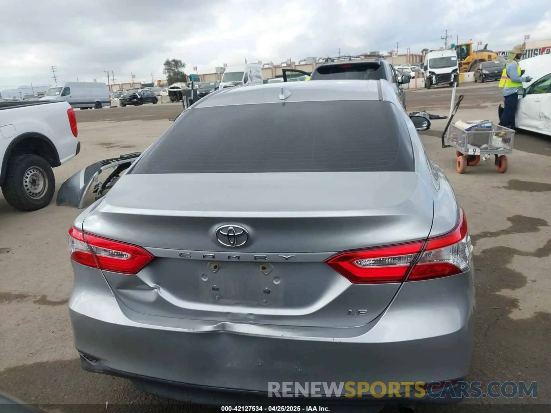 17 fotografías del automóvil dañado 4T1B11HK1KU205545 TOYOTA CAMRY 2019