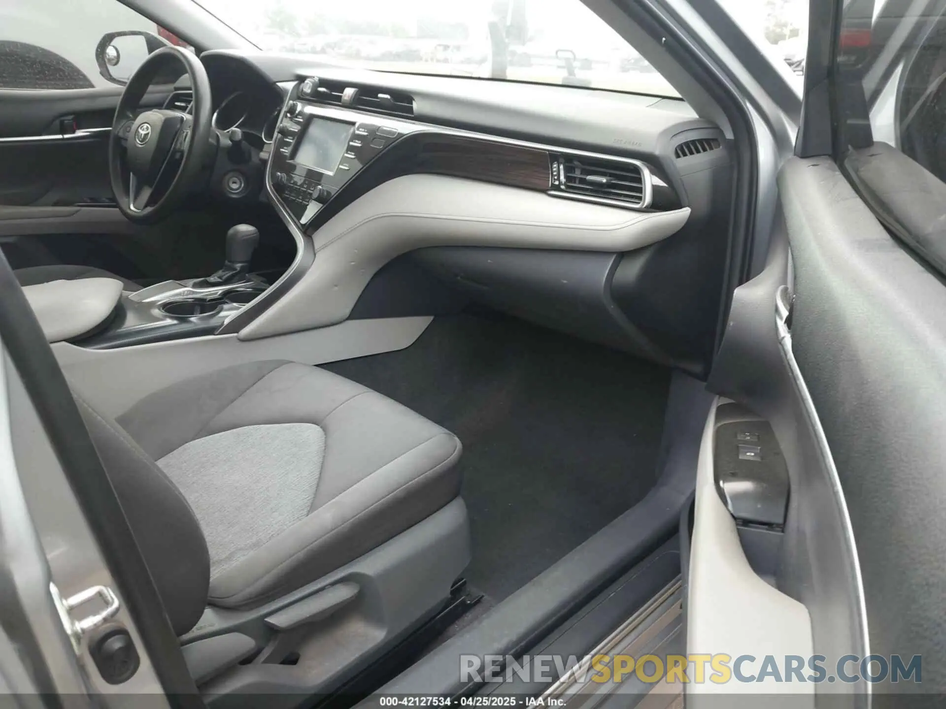 5 fotografías del automóvil dañado 4T1B11HK1KU205545 TOYOTA CAMRY 2019