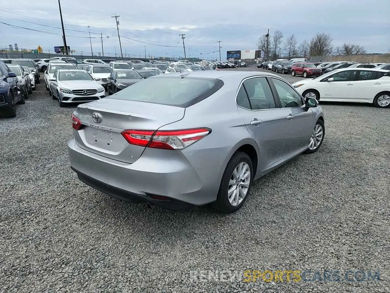 3 fotografías del automóvil dañado 4T1B11HK1KU208896 TOYOTA CAMRY 2019