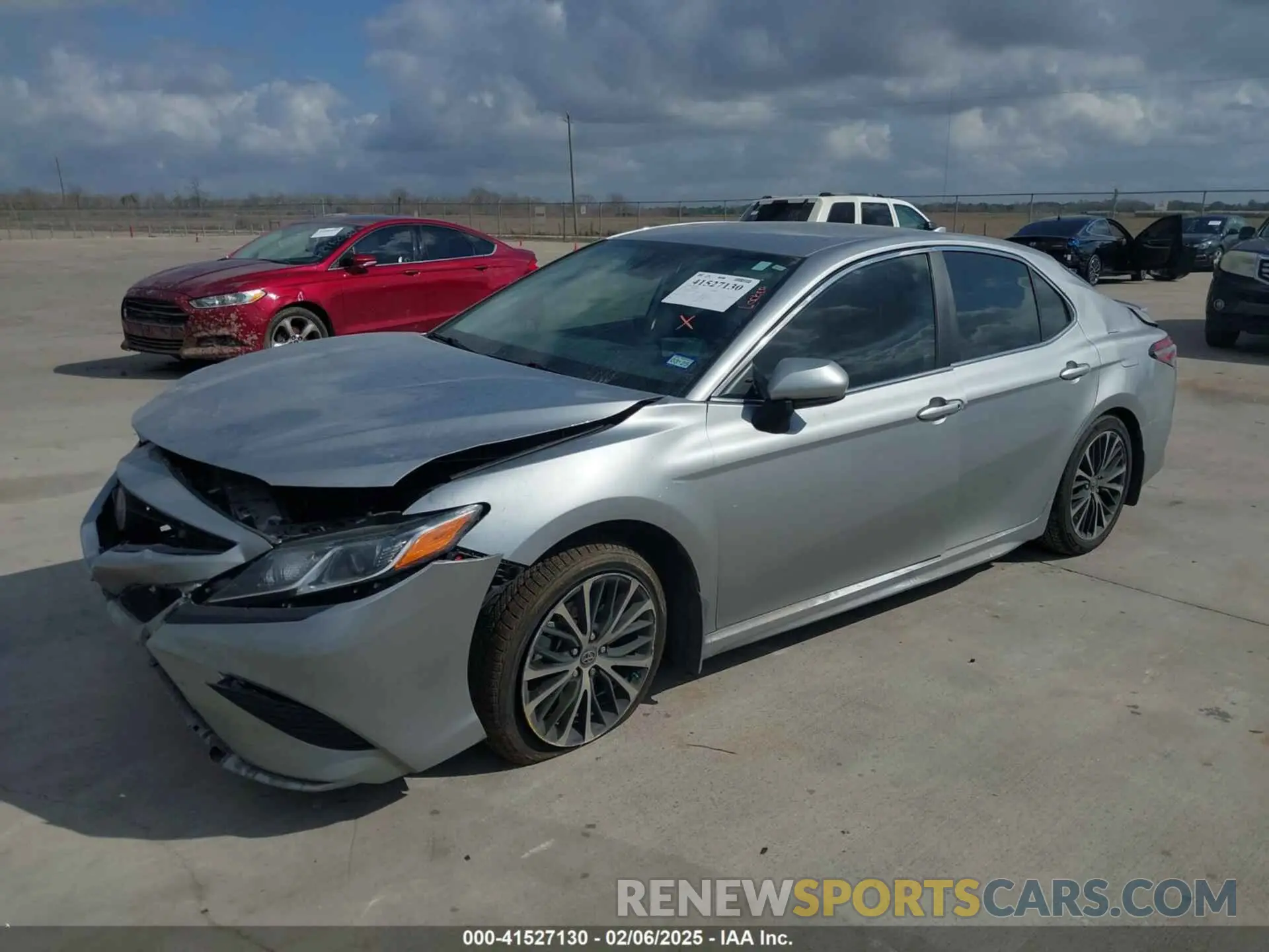2 fotografías del automóvil dañado 4T1B11HK1KU209661 TOYOTA CAMRY 2019