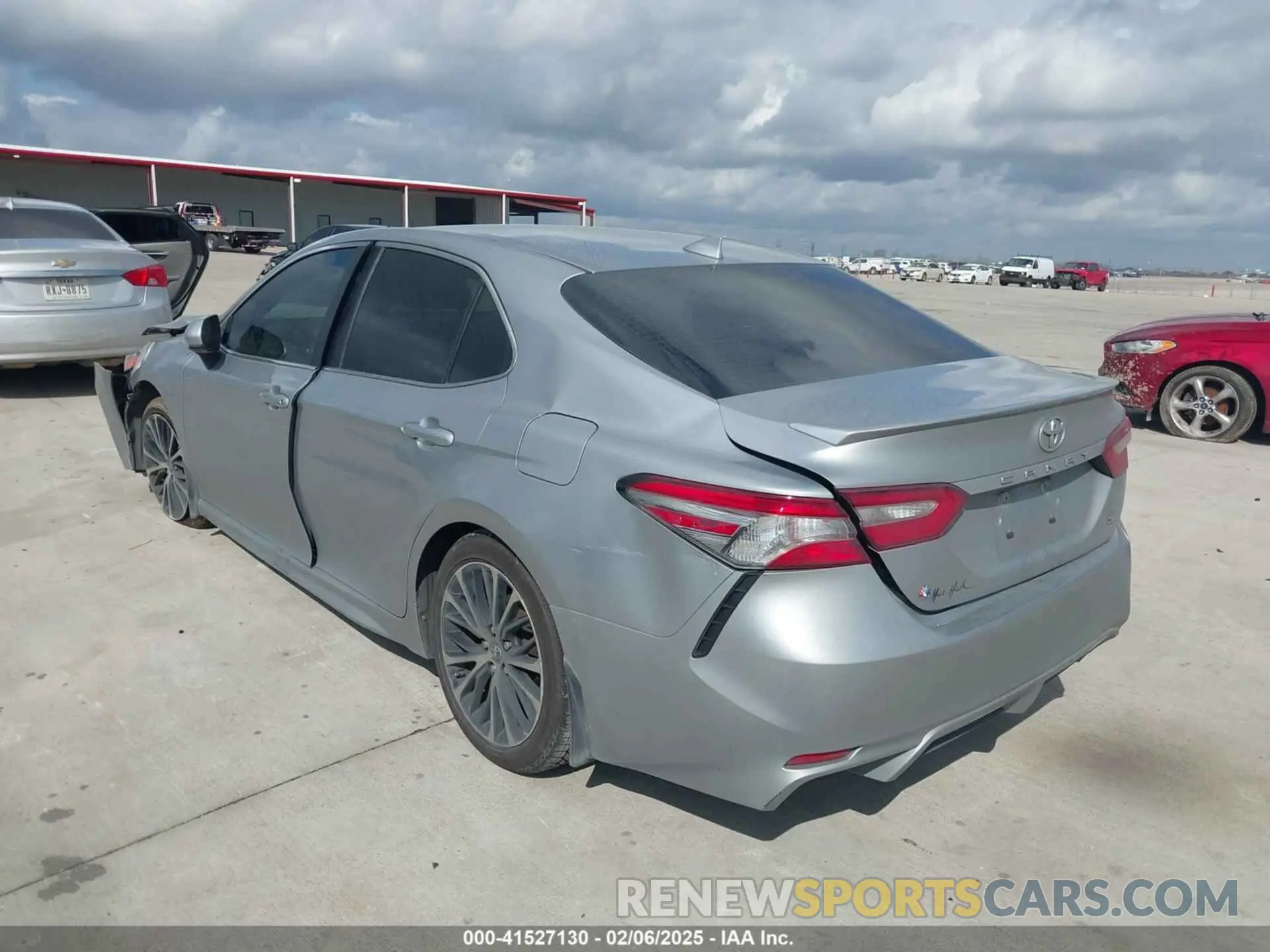 3 fotografías del automóvil dañado 4T1B11HK1KU209661 TOYOTA CAMRY 2019