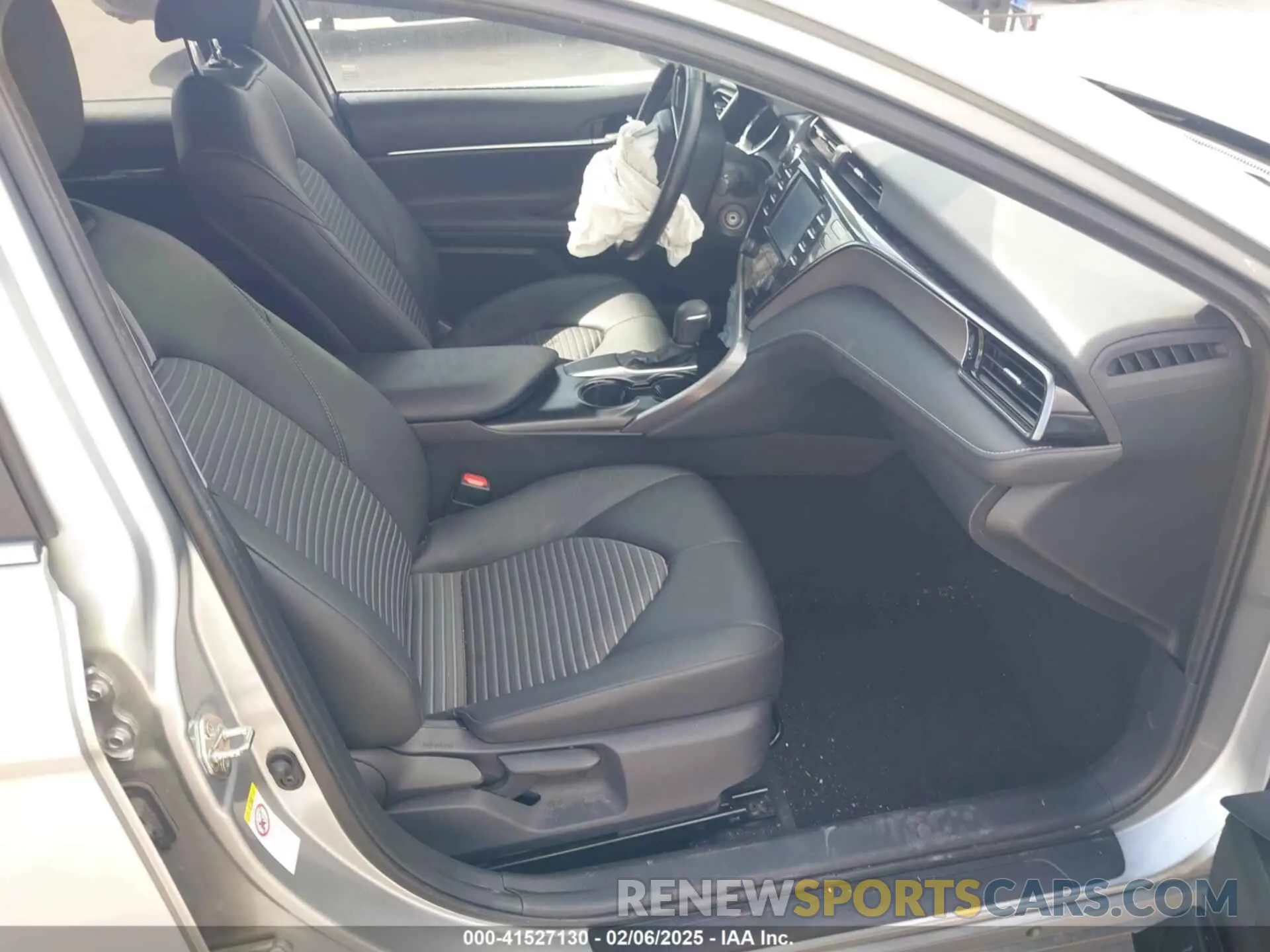 5 fotografías del automóvil dañado 4T1B11HK1KU209661 TOYOTA CAMRY 2019