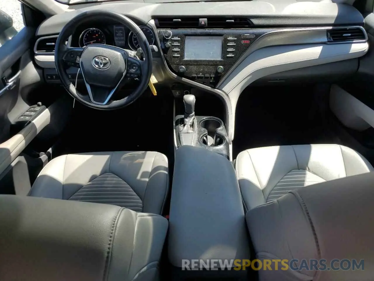 8 fotografías del automóvil dañado 4T1B11HK1KU222927 TOYOTA CAMRY 2019