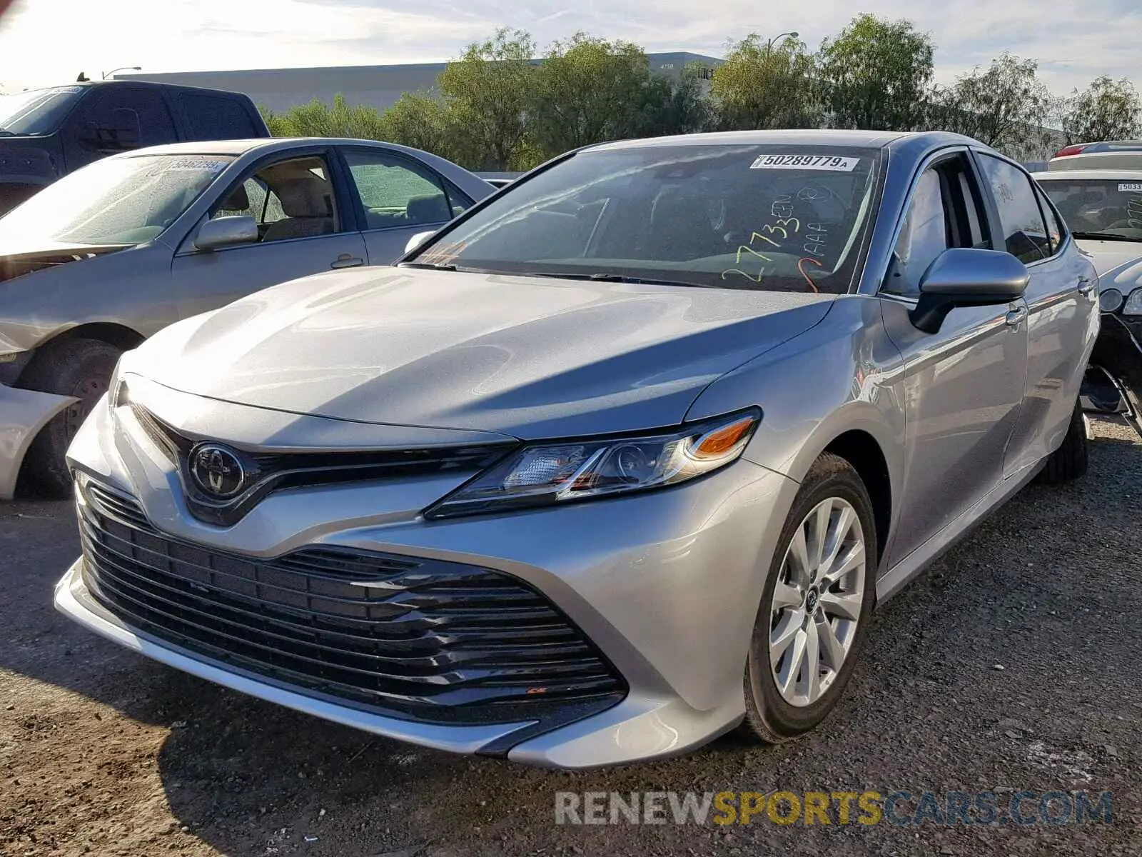 2 fotografías del automóvil dañado 4T1B11HK1KU233264 TOYOTA CAMRY 2019