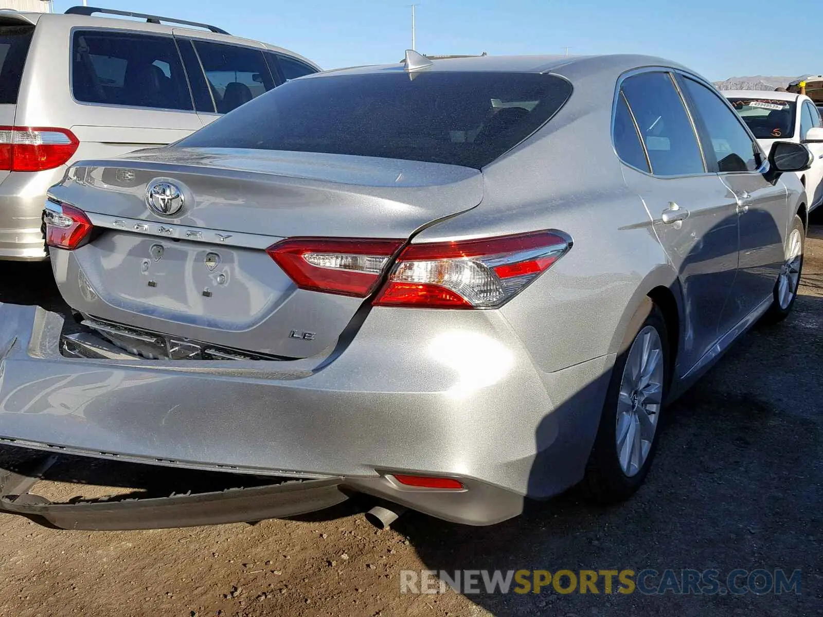 4 fotografías del automóvil dañado 4T1B11HK1KU233264 TOYOTA CAMRY 2019