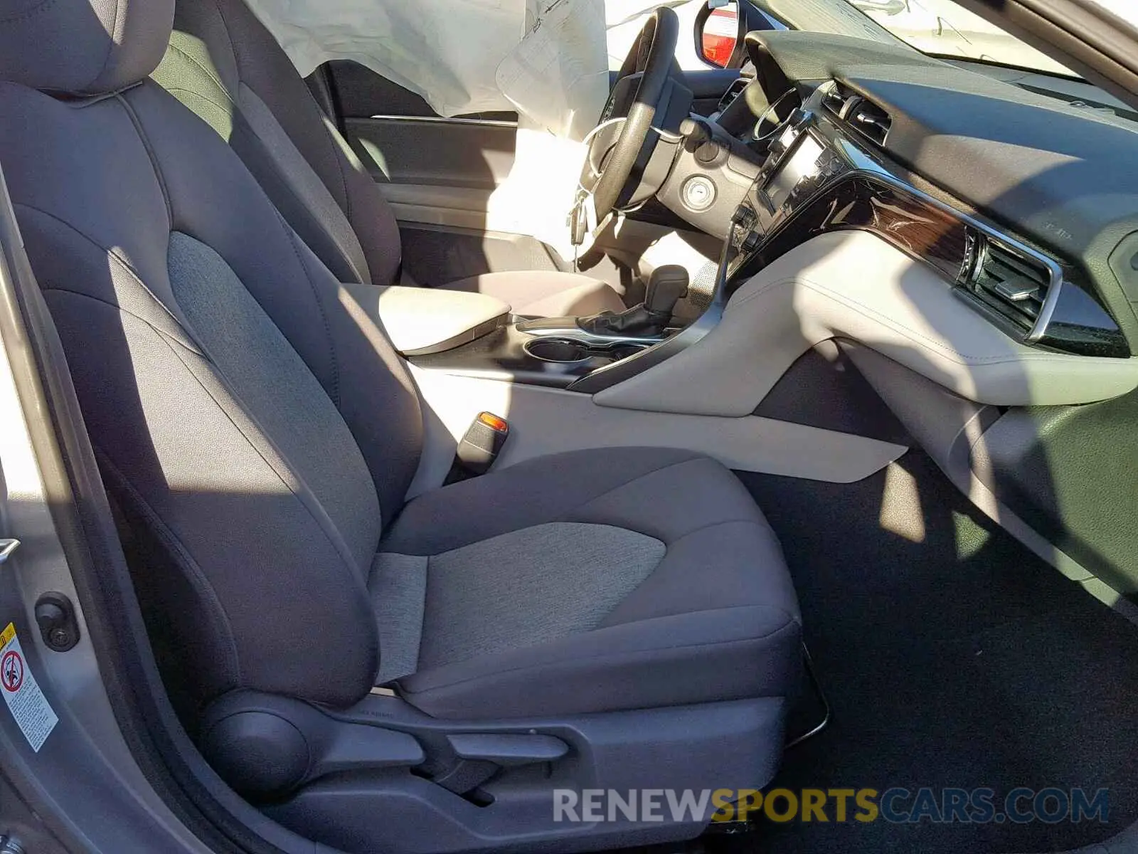 5 fotografías del automóvil dañado 4T1B11HK1KU233264 TOYOTA CAMRY 2019