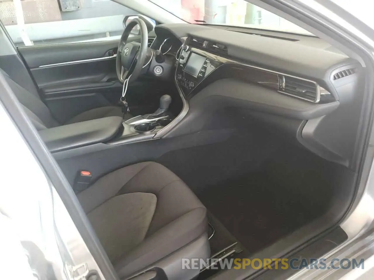 5 fotografías del automóvil dañado 4T1B11HK1KU242191 TOYOTA CAMRY 2019