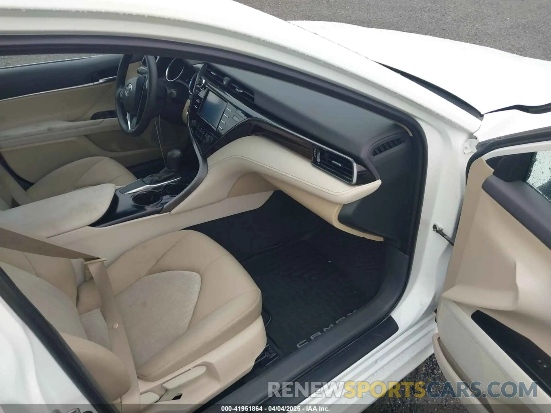5 fotografías del automóvil dañado 4T1B11HK1KU252879 TOYOTA CAMRY 2019