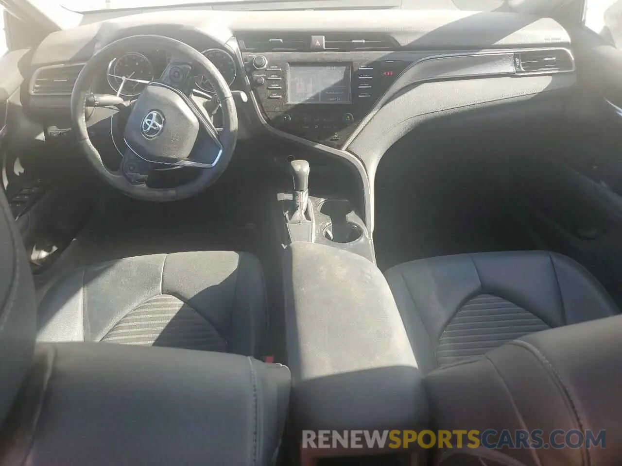 8 fotografías del automóvil dañado 4T1B11HK1KU255765 TOYOTA CAMRY 2019