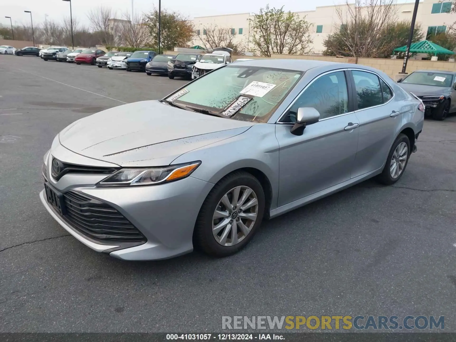 2 fotografías del automóvil dañado 4T1B11HK1KU256544 TOYOTA CAMRY 2019