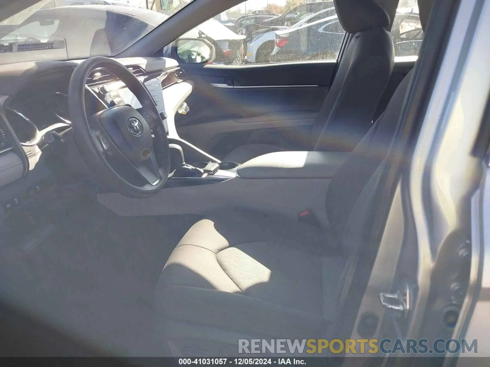 5 fotografías del automóvil dañado 4T1B11HK1KU256544 TOYOTA CAMRY 2019