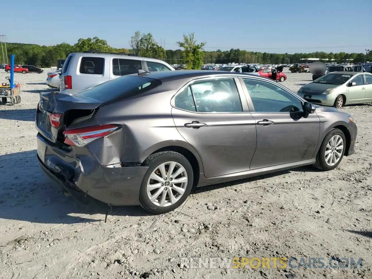3 fotografías del automóvil dañado 4T1B11HK1KU266040 TOYOTA CAMRY 2019