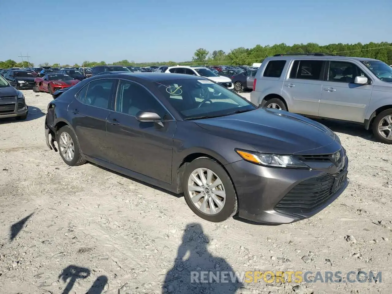 4 fotografías del automóvil dañado 4T1B11HK1KU266040 TOYOTA CAMRY 2019