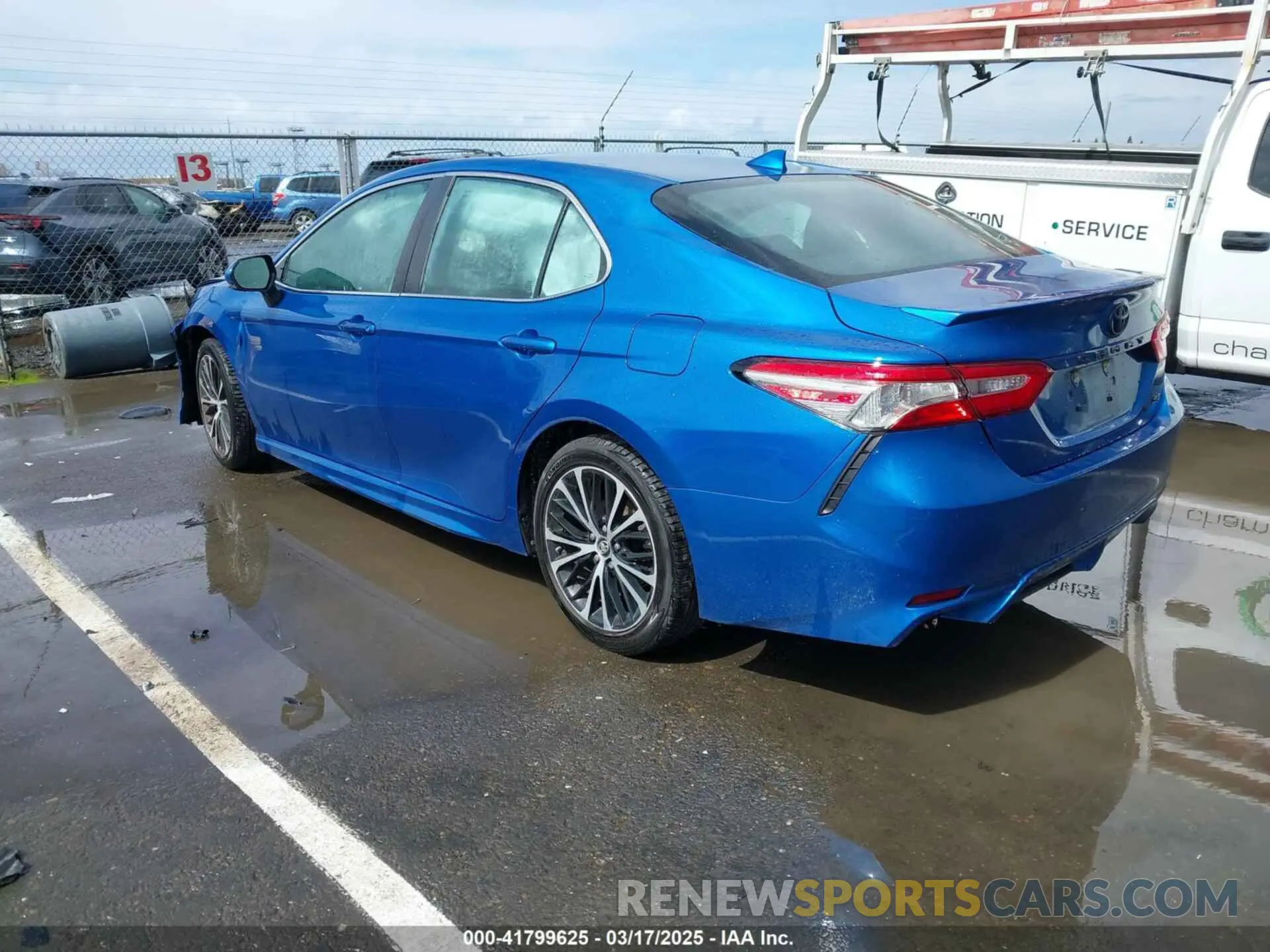 3 fotografías del automóvil dañado 4T1B11HK1KU282870 TOYOTA CAMRY 2019