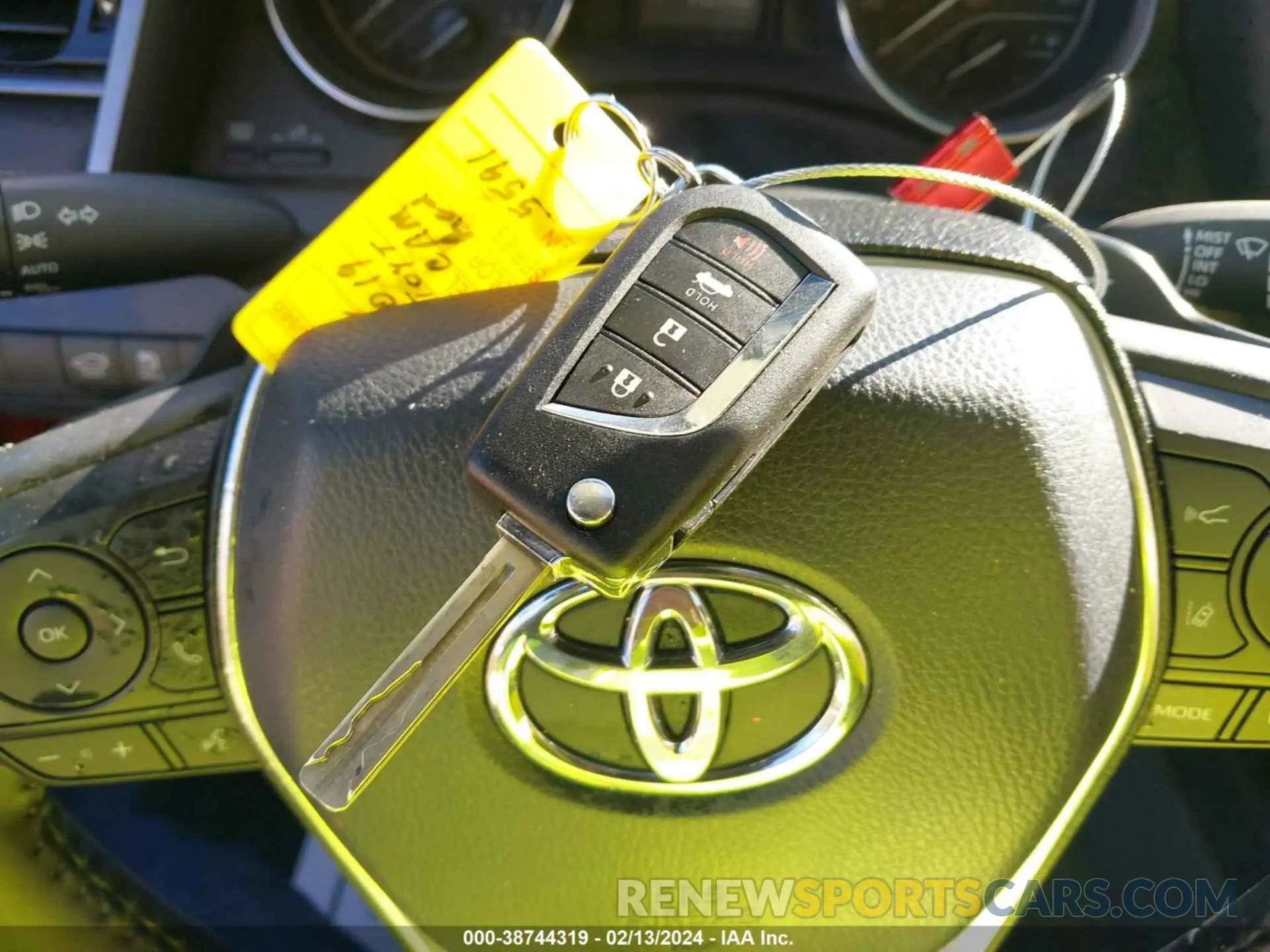 11 fotografías del automóvil dañado 4T1B11HK1KU285591 TOYOTA CAMRY 2019