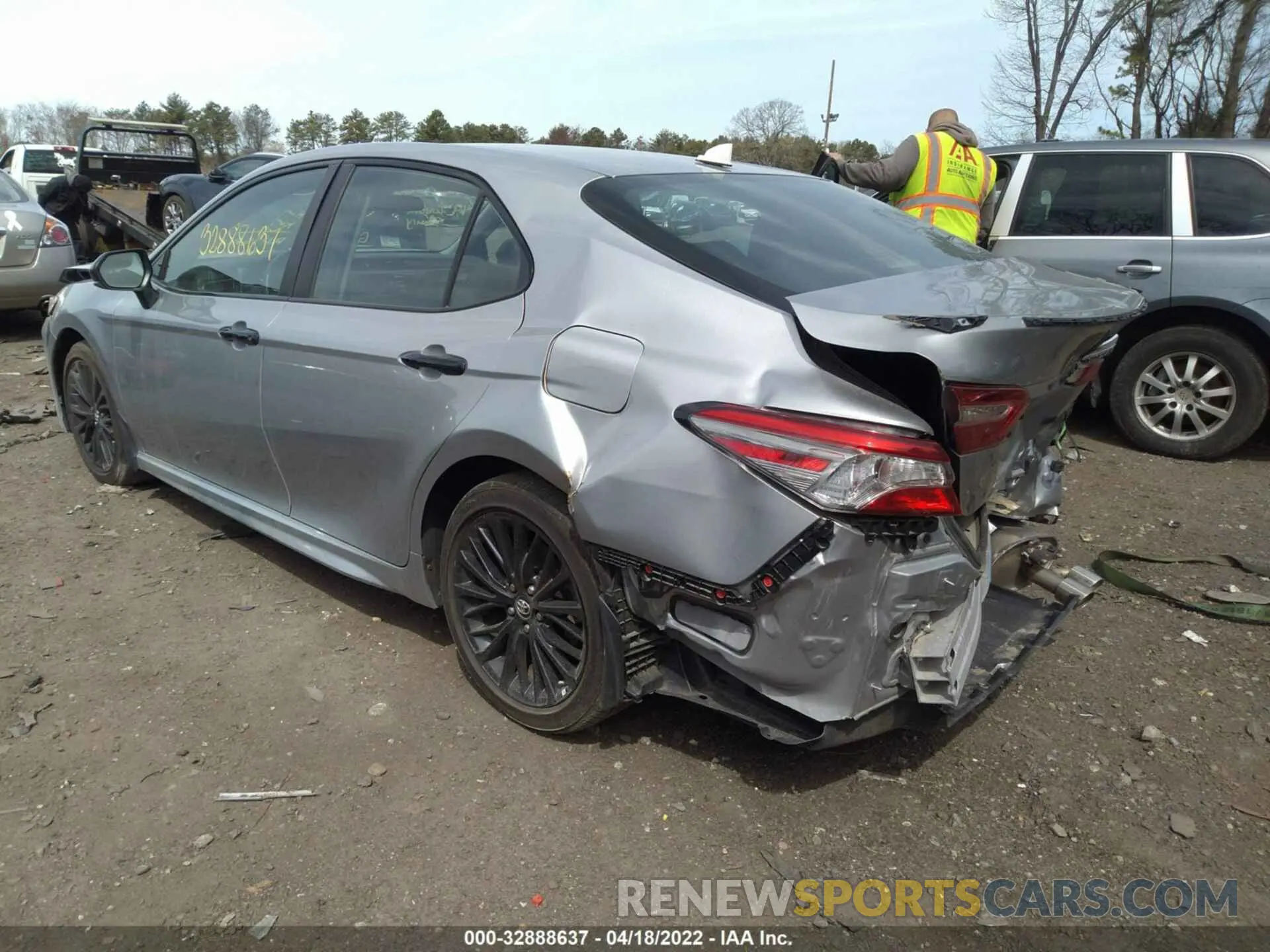 3 fotografías del automóvil dañado 4T1B11HK1KU288216 TOYOTA CAMRY 2019