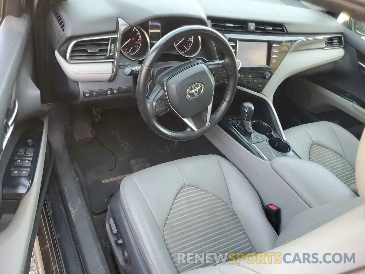 8 fotografías del automóvil dañado 4T1B11HK1KU297627 TOYOTA CAMRY 2019