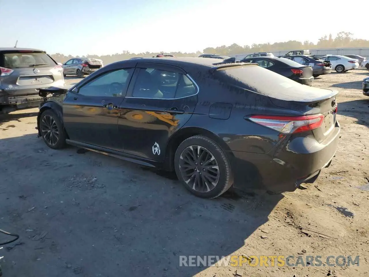2 fotografías del automóvil dañado 4T1B11HK1KU684856 TOYOTA CAMRY 2019