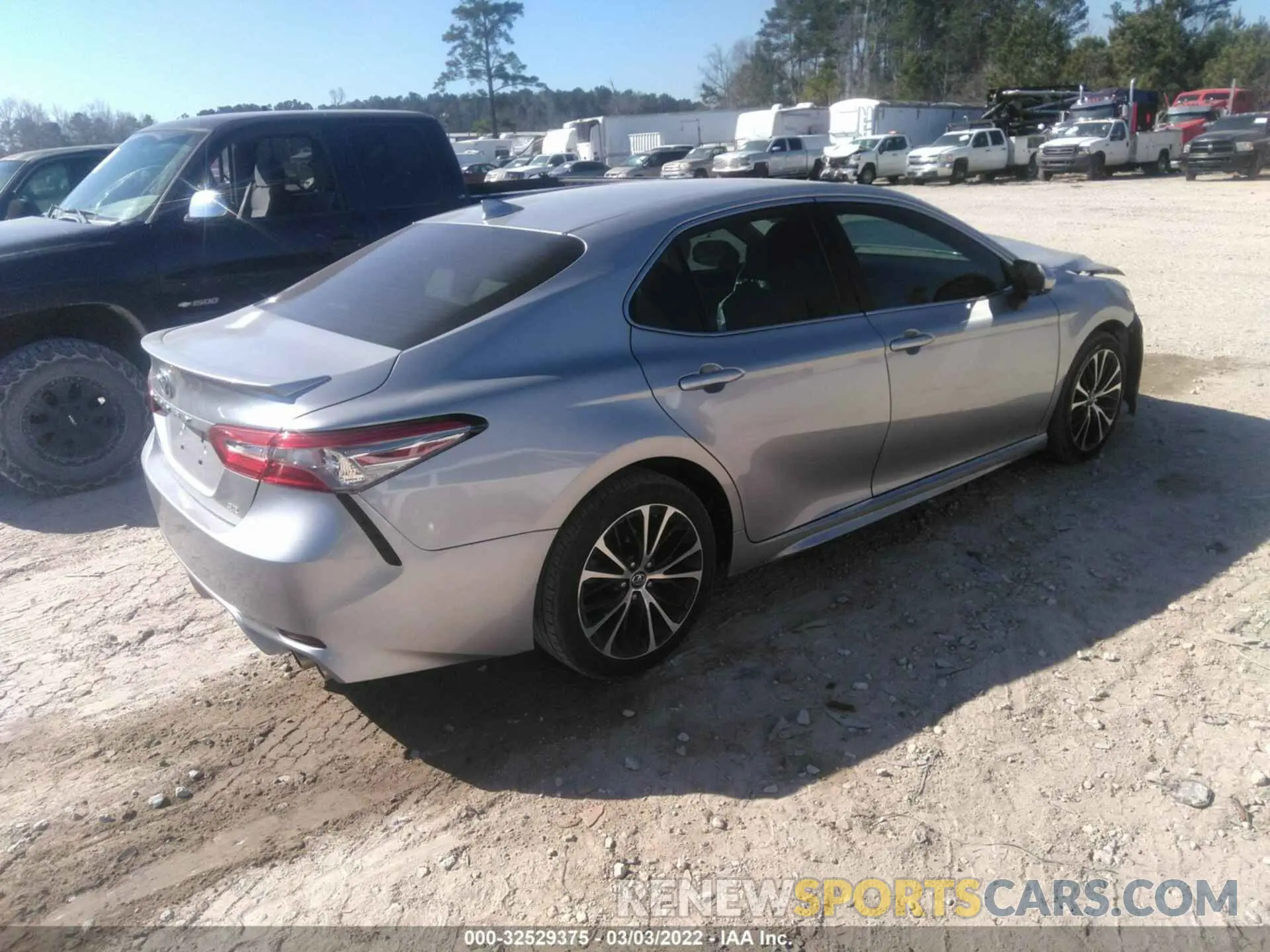 4 fotografías del automóvil dañado 4T1B11HK1KU689152 TOYOTA CAMRY 2019