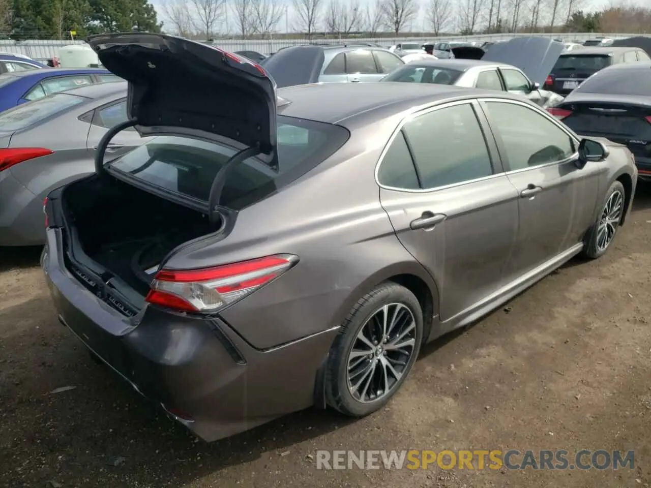 4 fotografías del automóvil dañado 4T1B11HK1KU691032 TOYOTA CAMRY 2019