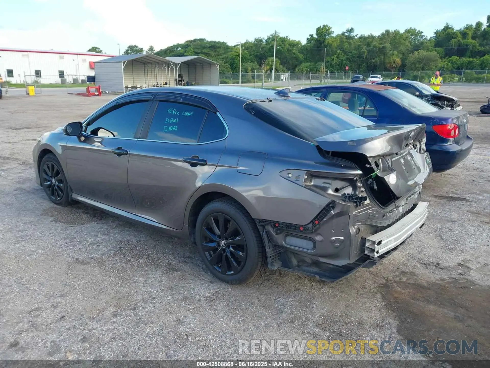 3 fotografías del automóvil dañado 4T1B11HK1KU697803 TOYOTA CAMRY 2019