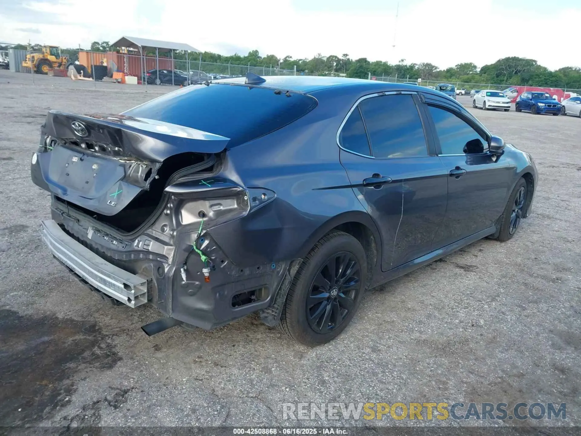 4 fotografías del automóvil dañado 4T1B11HK1KU697803 TOYOTA CAMRY 2019