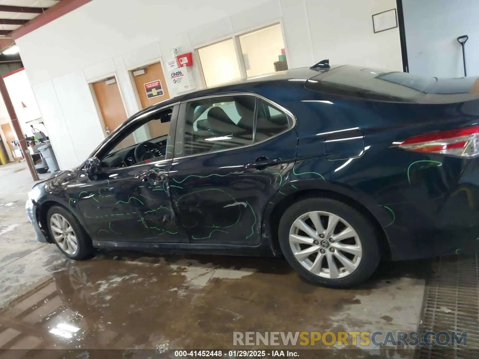 14 fotografías del automóvil dañado 4T1B11HK1KU704524 TOYOTA CAMRY 2019