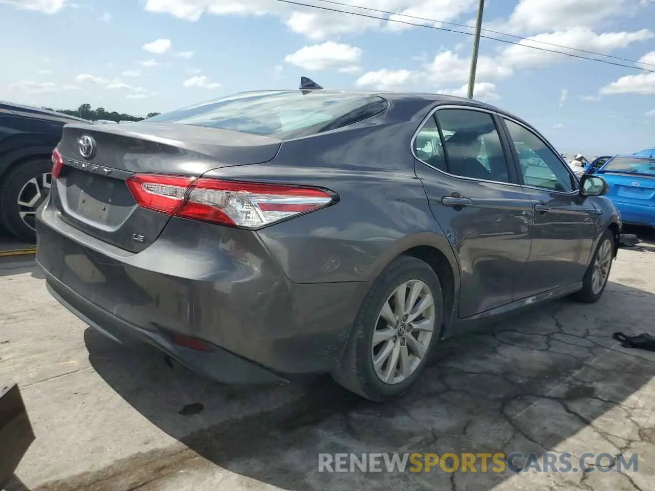 3 fotografías del automóvil dañado 4T1B11HK1KU714857 TOYOTA CAMRY 2019