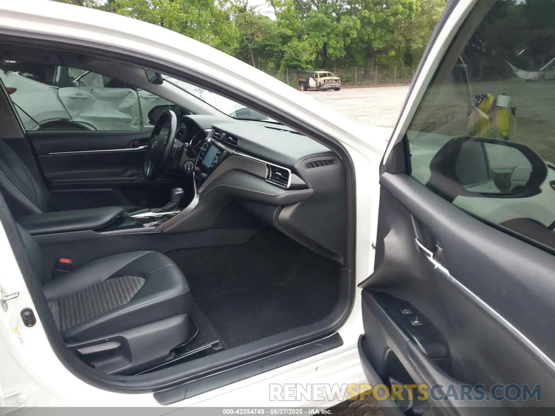 5 fotografías del automóvil dañado 4T1B11HK1KU716592 TOYOTA CAMRY 2019