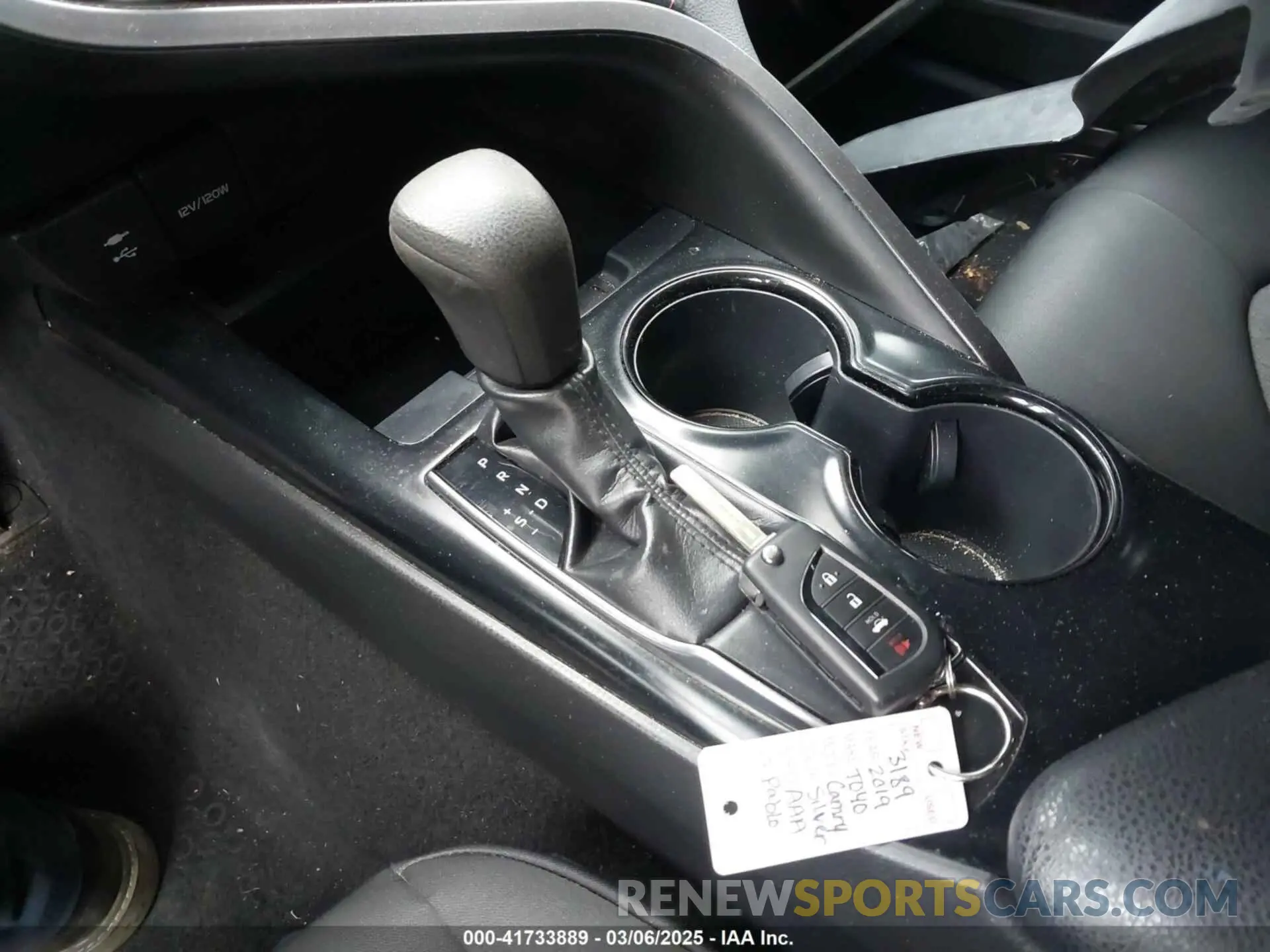 11 fotografías del automóvil dañado 4T1B11HK1KU717287 TOYOTA CAMRY 2019