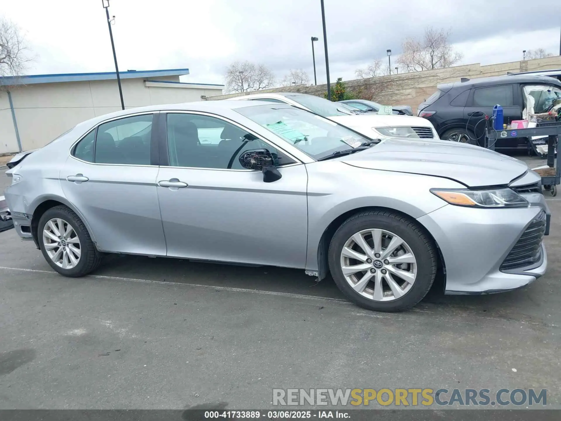 14 fotografías del automóvil dañado 4T1B11HK1KU717287 TOYOTA CAMRY 2019