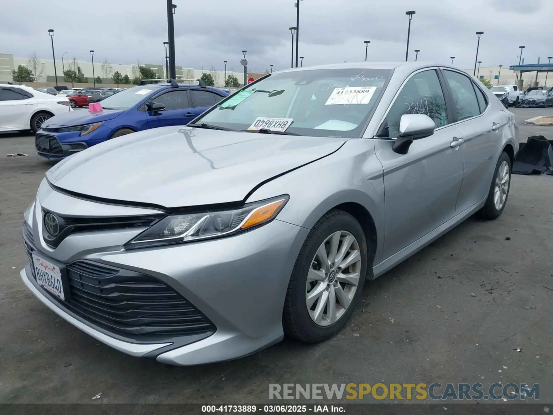 2 fotografías del automóvil dañado 4T1B11HK1KU717287 TOYOTA CAMRY 2019