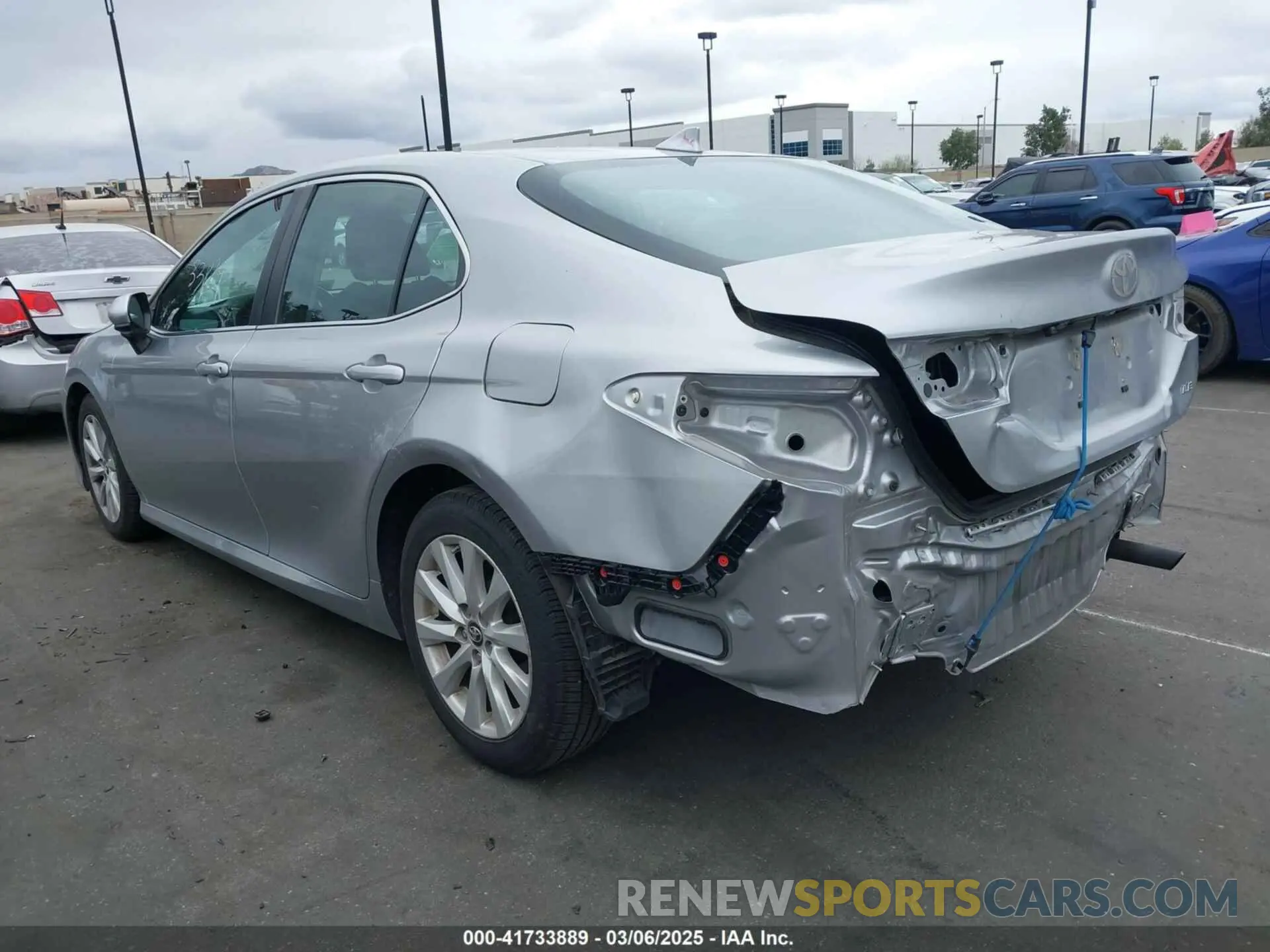 3 fotografías del automóvil dañado 4T1B11HK1KU717287 TOYOTA CAMRY 2019