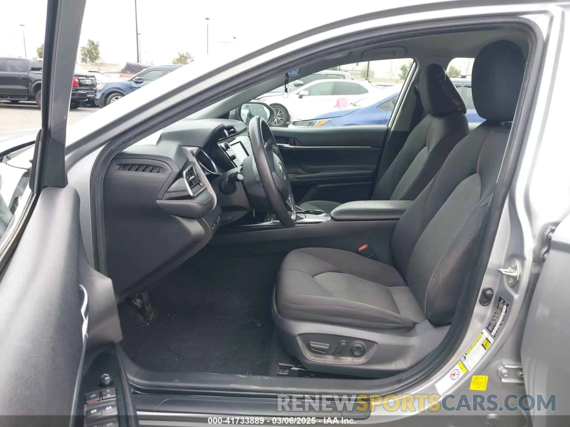 5 fotografías del automóvil dañado 4T1B11HK1KU717287 TOYOTA CAMRY 2019