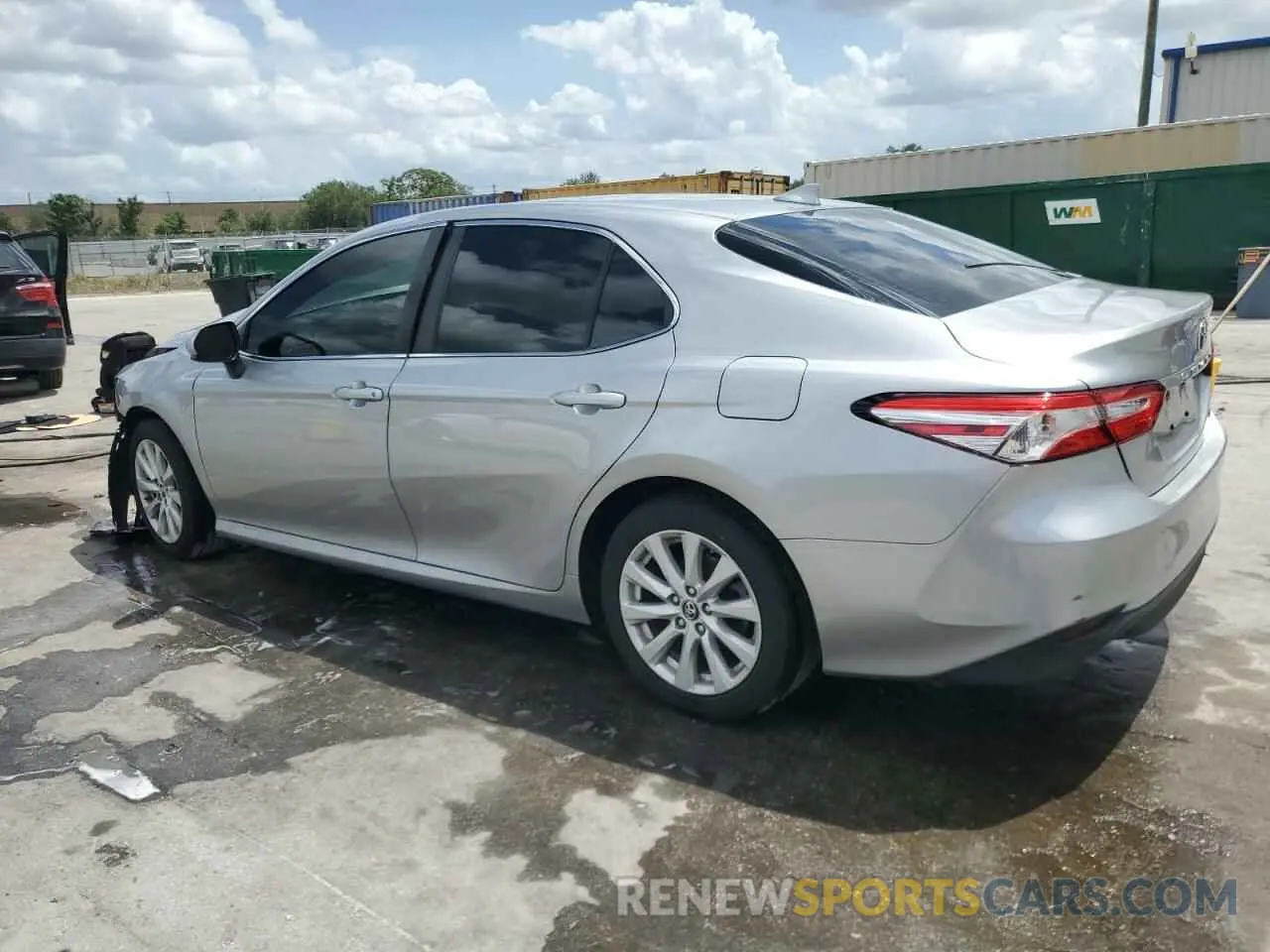 2 fotografías del automóvil dañado 4T1B11HK1KU718150 TOYOTA CAMRY 2019