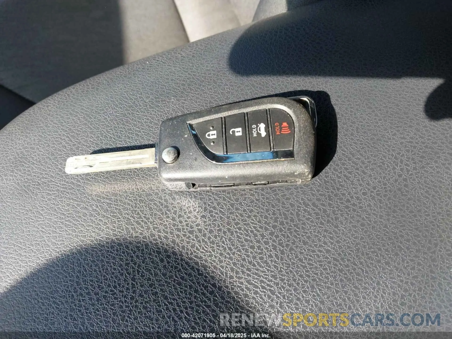 11 fotografías del automóvil dañado 4T1B11HK1KU718374 TOYOTA CAMRY 2019