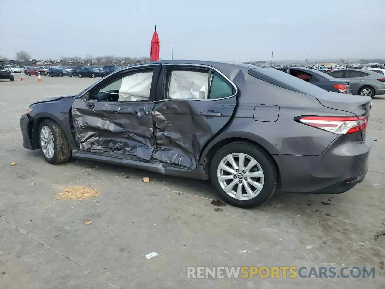 2 fotografías del automóvil dañado 4T1B11HK1KU722070 TOYOTA CAMRY 2019