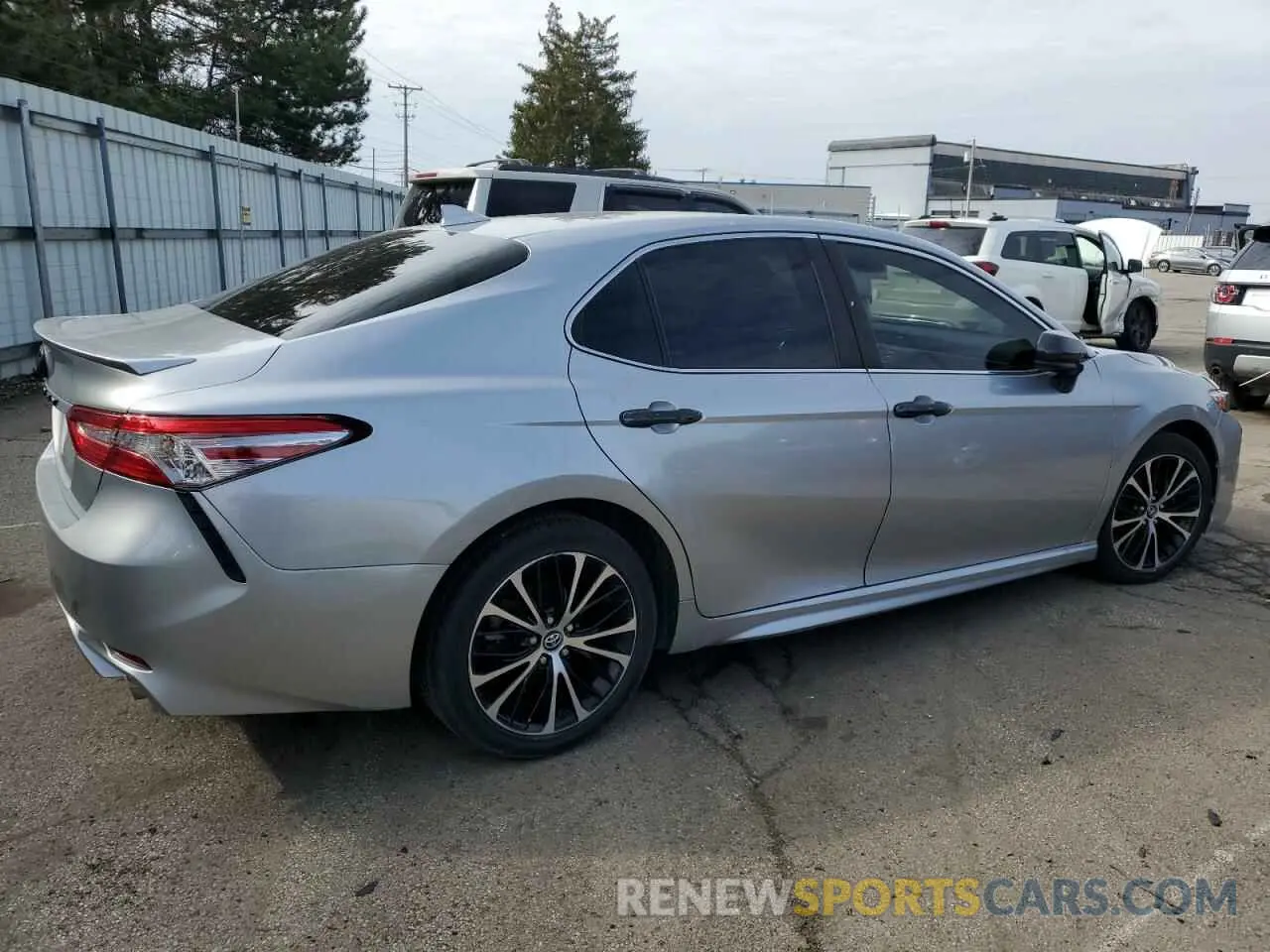 3 fotografías del automóvil dañado 4T1B11HK1KU754906 TOYOTA CAMRY 2019