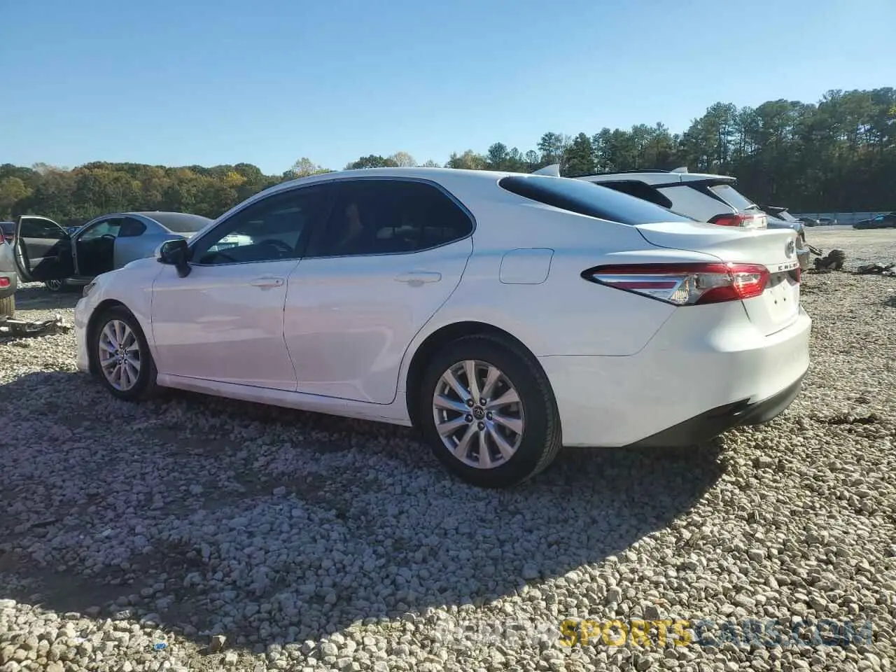 2 fotografías del automóvil dañado 4T1B11HK1KU756820 TOYOTA CAMRY 2019