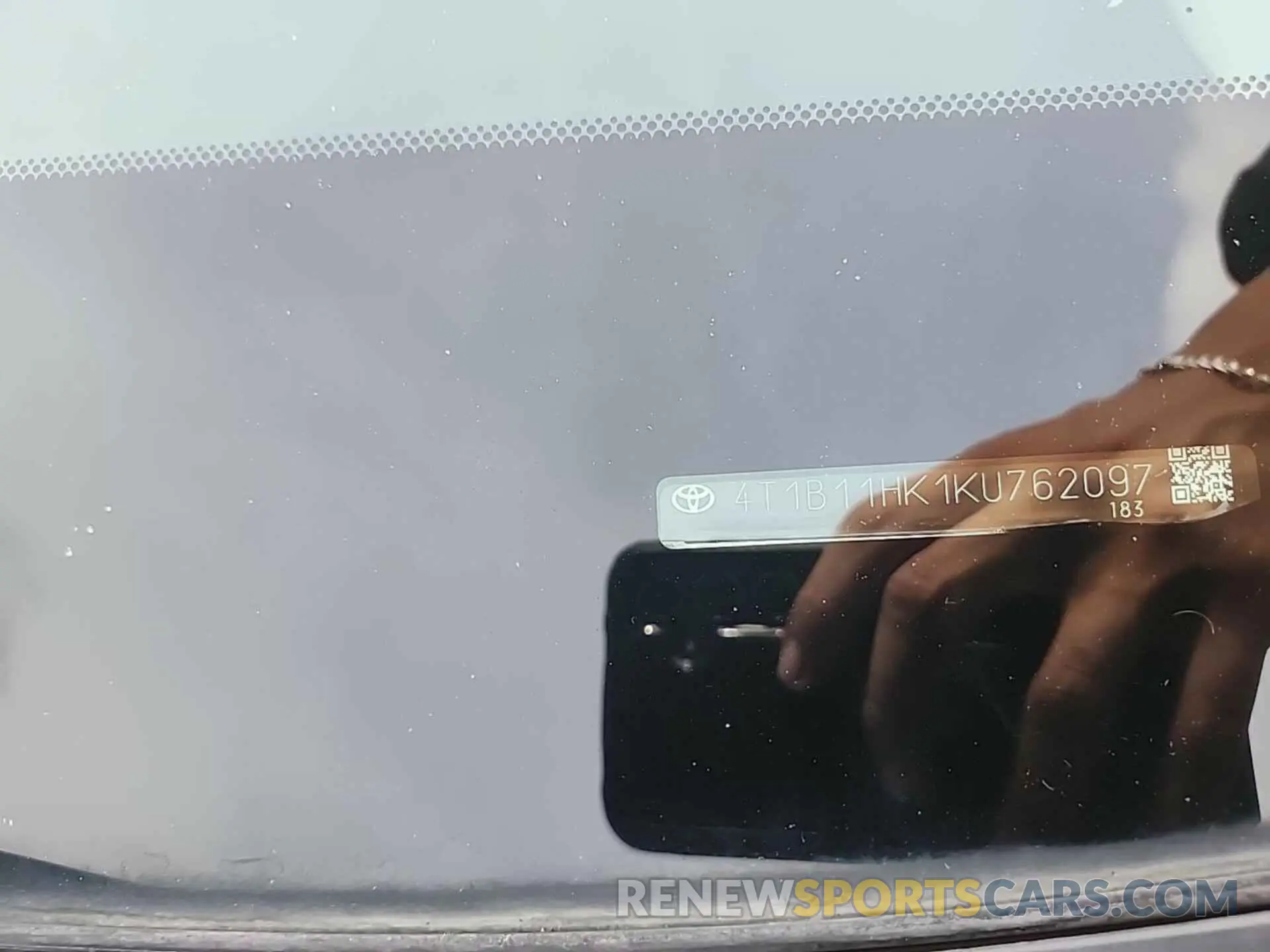 10 fotografías del automóvil dañado 4T1B11HK1KU762097 TOYOTA CAMRY 2019
