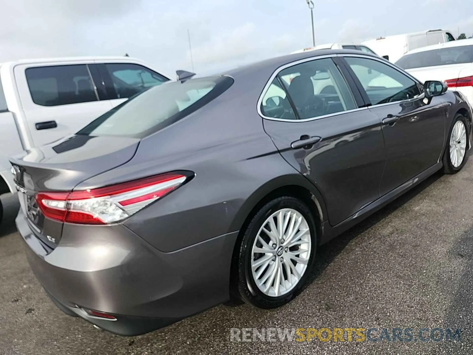 26 fotografías del automóvil dañado 4T1B11HK1KU762097 TOYOTA CAMRY 2019