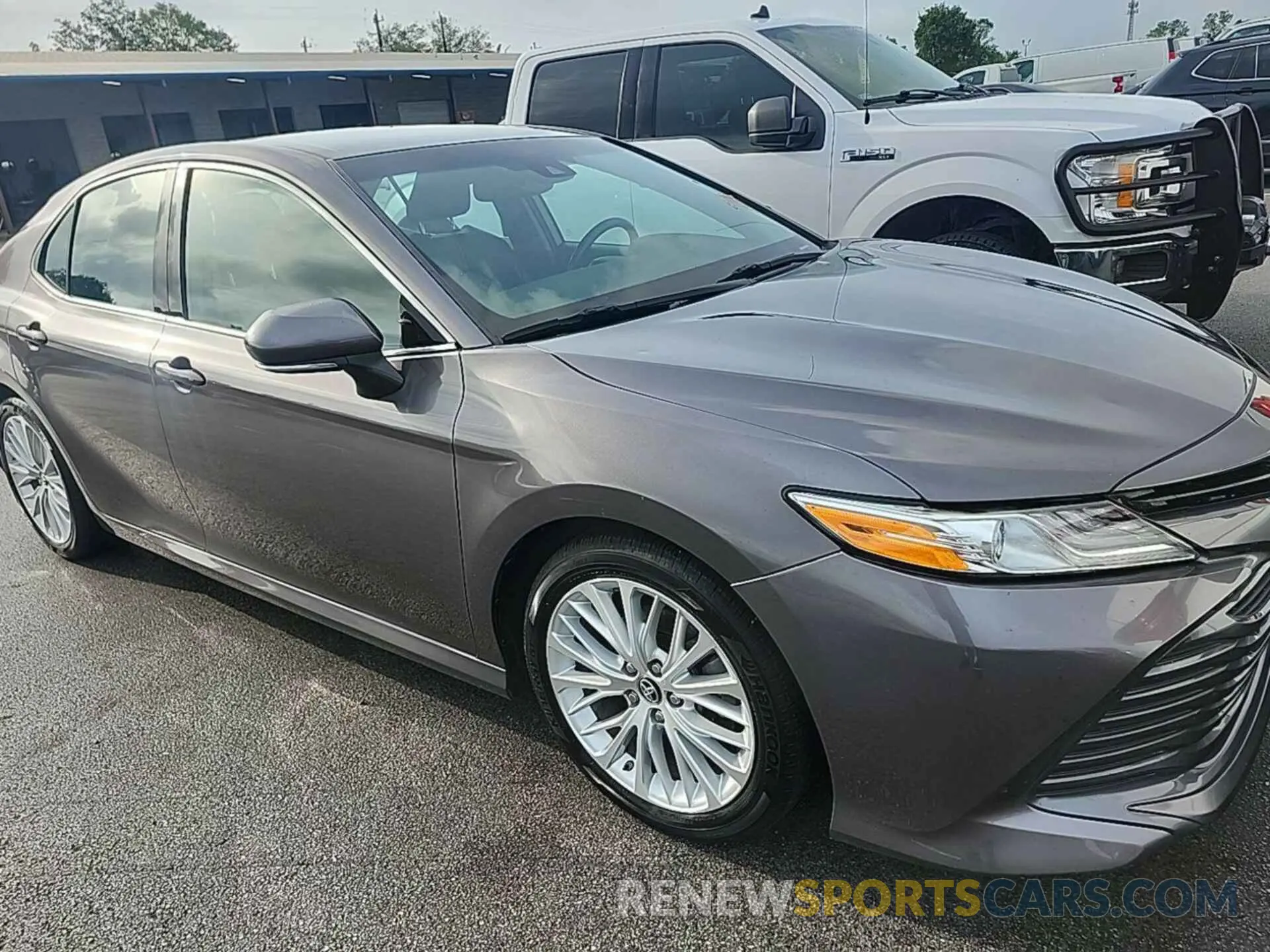 4 fotografías del automóvil dañado 4T1B11HK1KU762097 TOYOTA CAMRY 2019