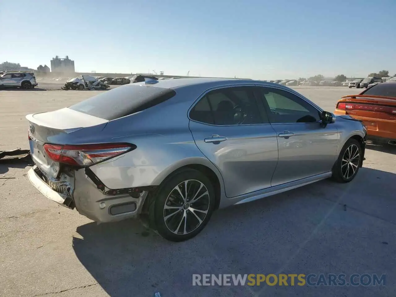 3 fotografías del automóvil dañado 4T1B11HK1KU766926 TOYOTA CAMRY 2019