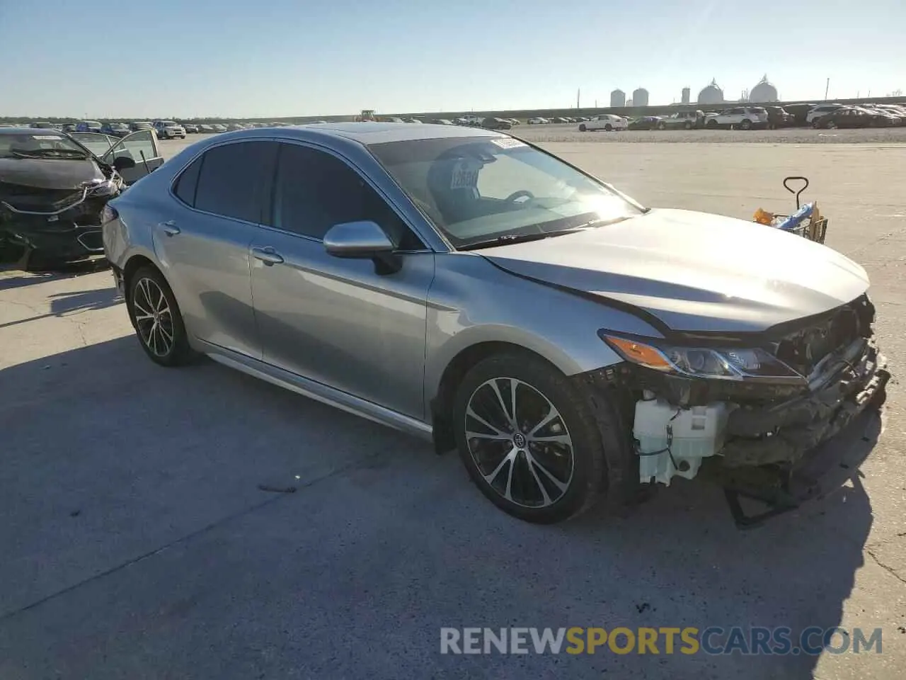 4 fotografías del automóvil dañado 4T1B11HK1KU766926 TOYOTA CAMRY 2019