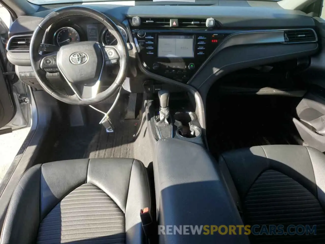 8 fotografías del automóvil dañado 4T1B11HK1KU766926 TOYOTA CAMRY 2019