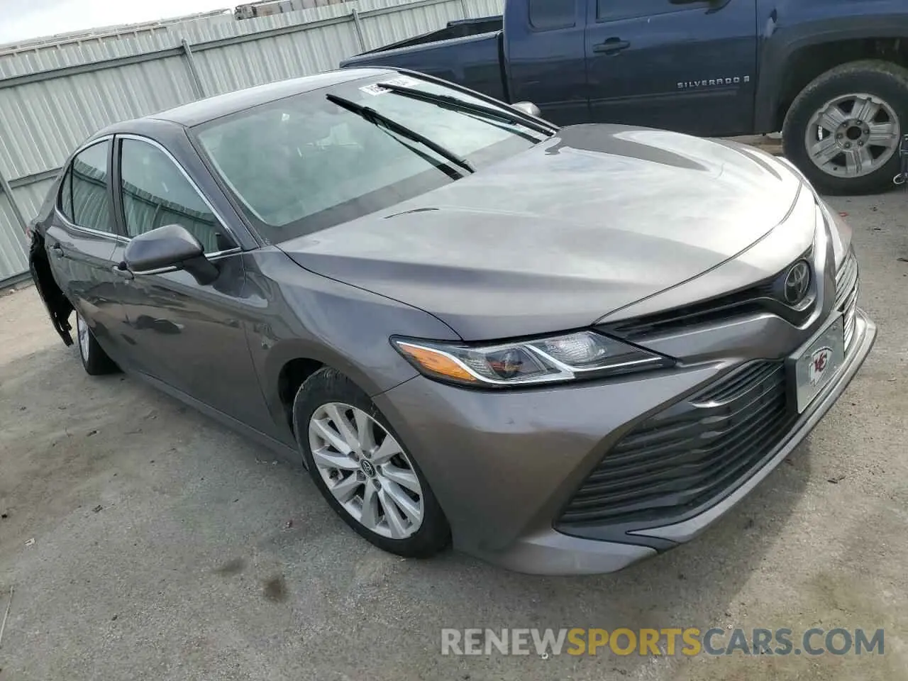4 fotografías del automóvil dañado 4T1B11HK1KU779465 TOYOTA CAMRY 2019