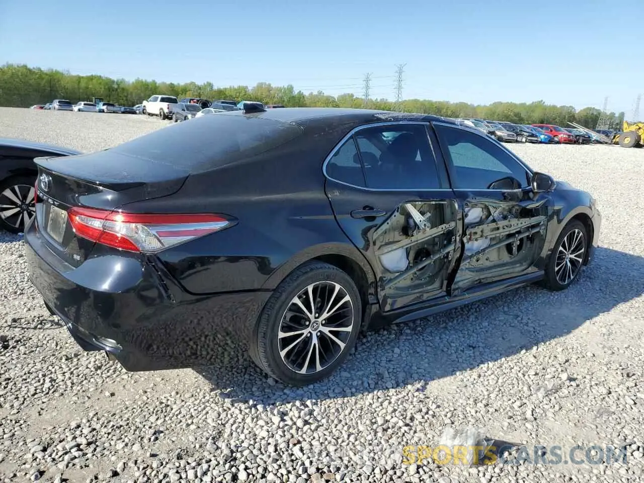 3 fotografías del automóvil dañado 4T1B11HK1KU793236 TOYOTA CAMRY 2019