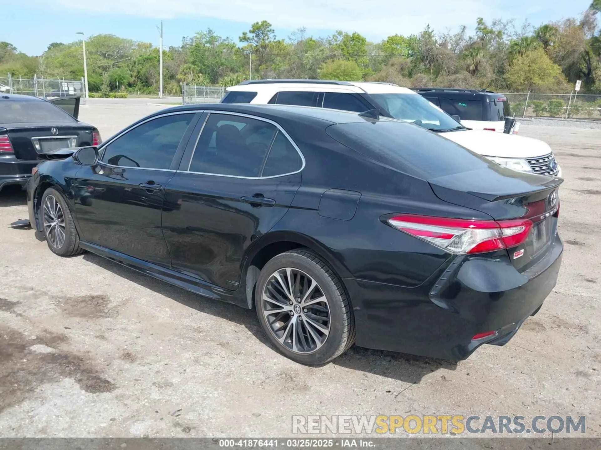 3 fotografías del automóvil dañado 4T1B11HK1KU795035 TOYOTA CAMRY 2019