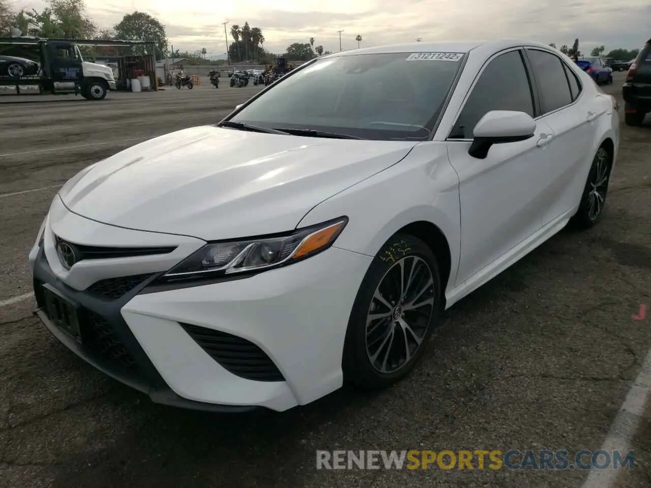 2 fotografías del automóvil dañado 4T1B11HK1KU796993 TOYOTA CAMRY 2019